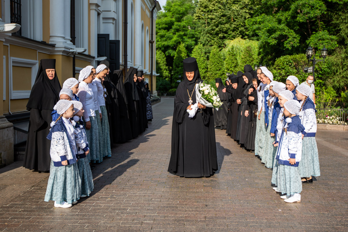 Сайты женских монастырей. Феофания Покровский монастырь. Монахини Покровского монастыря в Москве. Матушка Феофания Покровский монастырь. Покровский монастырь матеря.