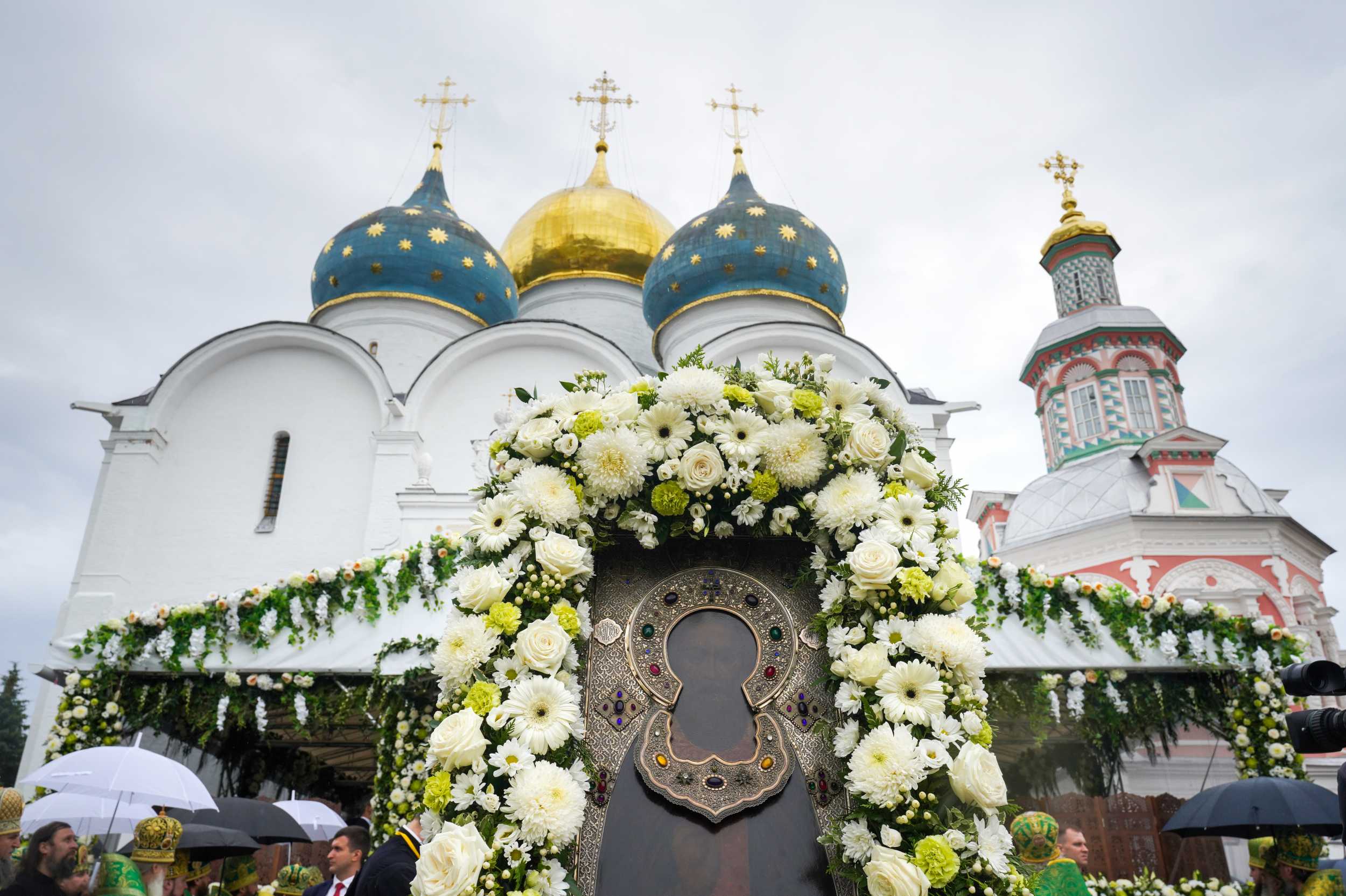 Храм Церковь монастырь Лавра цветы тишина